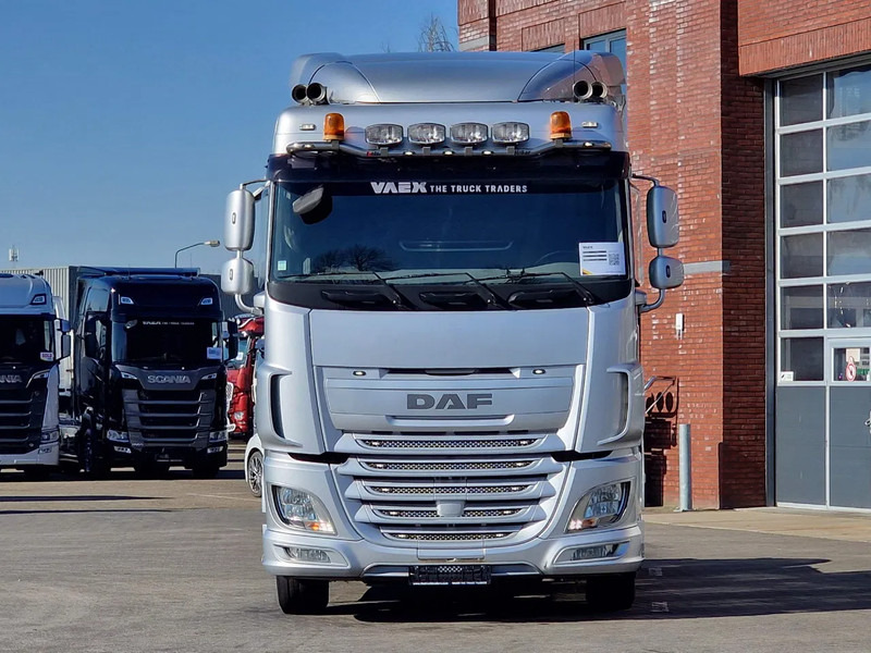 DAF XF 440 SpaceCab 4x2 - Full spoiler - Alloy wheels - Air horn - Light bar - Vetopöytäauto: kuva DAF XF 440 SpaceCab 4x2 - Full spoiler - Alloy wheels - Air horn - Light bar - Vetopöytäauto DAF XF 440 SpaceCab 4x2 - Full spoiler - Alloy wheels - Air horn - Light bar - Vetopöytäauto: kuva DAF XF 440 SpaceCab 4x2 - Full spoiler - Alloy wheels - Air horn - Light bar - Vetopöytäauto
