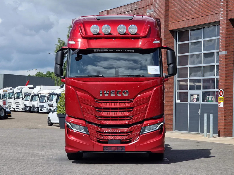 Iveco S-WAY 570 6x2 - Retarder - Full air - 3.20 WB - Navi - Vetopöytäauto: kuva Iveco S-WAY 570 6x2 - Retarder - Full air - 3.20 WB - Navi - Vetopöytäauto Iveco S-WAY 570 6x2 - Retarder - Full air - 3.20 WB - Navi - Vetopöytäauto: kuva Iveco S-WAY 570 6x2 - Retarder - Full air - 3.20 WB - Navi - Vetopöytäauto