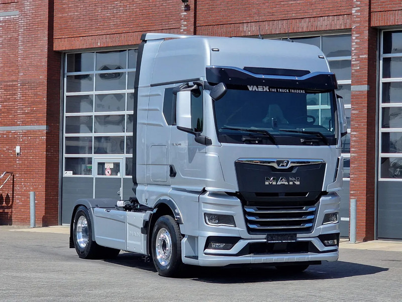 MAN TGX 18.540 GX - New - Retarder - Night clima - Alcoa - Show truck - Ledbar - - Vetopöytäauto: kuva MAN TGX 18.540 GX - New - Retarder - Night clima - Alcoa - Show truck - Ledbar - - Vetopöytäauto MAN TGX 18.540 GX - New - Retarder - Night clima - Alcoa - Show truck - Ledbar - - Vetopöytäauto: kuva MAN TGX 18.540 GX - New - Retarder - Night clima - Alcoa - Show truck - Ledbar - - Vetopöytäauto
