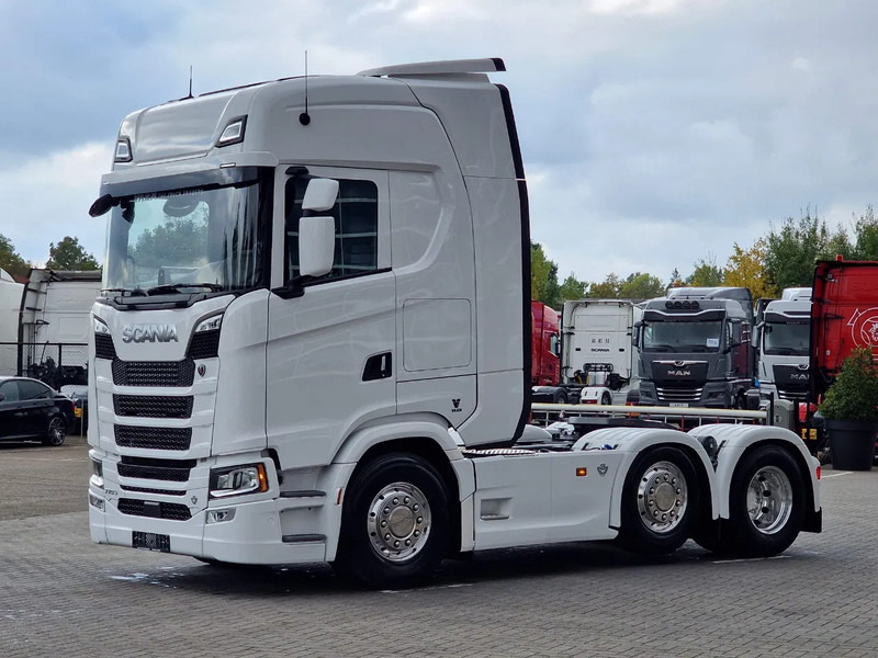 Scania 770S V8 NGS Highline 6x2/4 - New - Old dashboard - Full spec - Retarder - Night clima - Led - Leather - Navi - Vetopöytäauto: kuva Scania 770S V8 NGS Highline 6x2/4 - New - Old dashboard - Full spec - Retarder - Night clima - Led - Leather - Navi - Vetopöytäauto Scania 770S V8 NGS Highline 6x2/4 - New - Old dashboard - Full spec - Retarder - Night clima - Led - Leather - Navi - Vetopöytäauto: kuva Scania 770S V8 NGS Highline 6x2/4 - New - Old dashboard - Full spec - Retarder - Night clima - Led - Leather - Navi - Vetopöytäauto