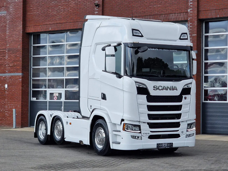 Scania 770S V8 NGS Highline 6x2/4 - New - Old dashboard - Full spec - Retarder - Night clima - Led - Leather - Navi - Vetopöytäauto: kuva Scania 770S V8 NGS Highline 6x2/4 - New - Old dashboard - Full spec - Retarder - Night clima - Led - Leather - Navi - Vetopöytäauto Scania 770S V8 NGS Highline 6x2/4 - New - Old dashboard - Full spec - Retarder - Night clima - Led - Leather - Navi - Vetopöytäauto: kuva Scania 770S V8 NGS Highline 6x2/4 - New - Old dashboard - Full spec - Retarder - Night clima - Led - Leather - Navi - Vetopöytäauto