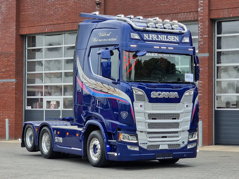 Scania 770S V8 NGS Highline 6x2 - Show truck - Special paint - Custom interior - Retarder - Full air - Night clima - Vetopöytäauto: kuva Scania 770S V8 NGS Highline 6x2 - Show truck - Special paint - Custom interior - Retarder - Full air - Night clima - Vetopöytäauto Scania 770S V8 NGS Highline 6x2 - Show truck - Special paint - Custom interior - Retarder - Full air - Night clima - Vetopöytäauto: kuva Scania 770S V8 NGS Highline 6x2 - Show truck - Special paint - Custom interior - Retarder - Full air - Night clima - Vetopöytäauto