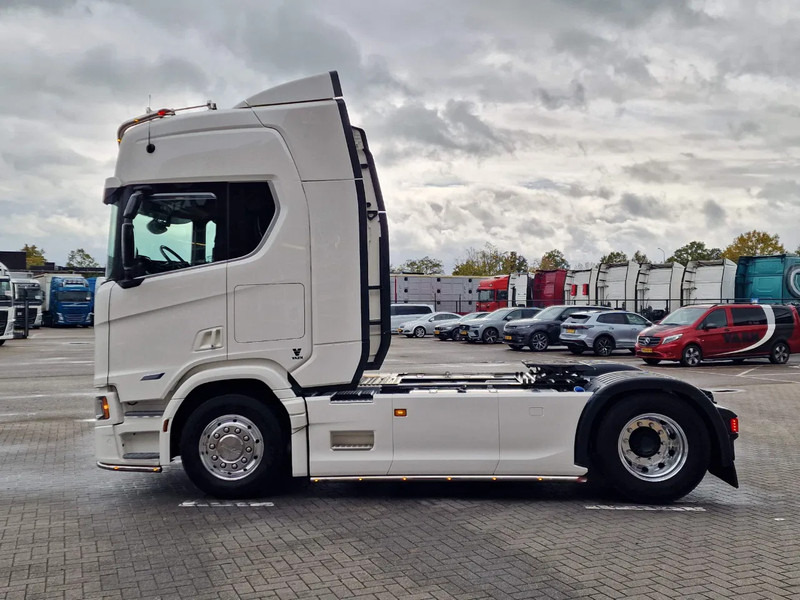 Scania R560 Highline 4x2 - Like new - Full spec - Facelift - Retarder - Night clima - Full air - Alloy wheels - Vetopöytäauto: kuva Scania R560 Highline 4x2 - Like new - Full spec - Facelift - Retarder - Night clima - Full air - Alloy wheels - Vetopöytäauto Scania R560 Highline 4x2 - Like new - Full spec - Facelift - Retarder - Night clima - Full air - Alloy wheels - Vetopöytäauto: kuva Scania R560 Highline 4x2 - Like new - Full spec - Facelift - Retarder - Night clima - Full air - Alloy wheels - Vetopöytäauto