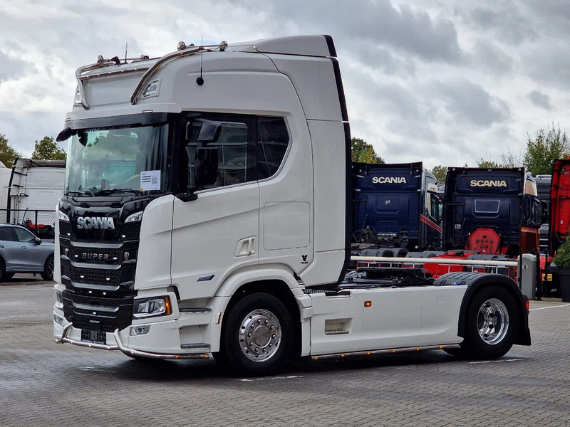 Scania R560 Highline 4x2 - Like new - Full spec - Facelift - Retarder - Night clima - Full air - Alloy wheels - Vetopöytäauto: kuva Scania R560 Highline 4x2 - Like new - Full spec - Facelift - Retarder - Night clima - Full air - Alloy wheels - Vetopöytäauto Scania R560 Highline 4x2 - Like new - Full spec - Facelift - Retarder - Night clima - Full air - Alloy wheels - Vetopöytäauto: kuva Scania R560 Highline 4x2 - Like new - Full spec - Facelift - Retarder - Night clima - Full air - Alloy wheels - Vetopöytäauto