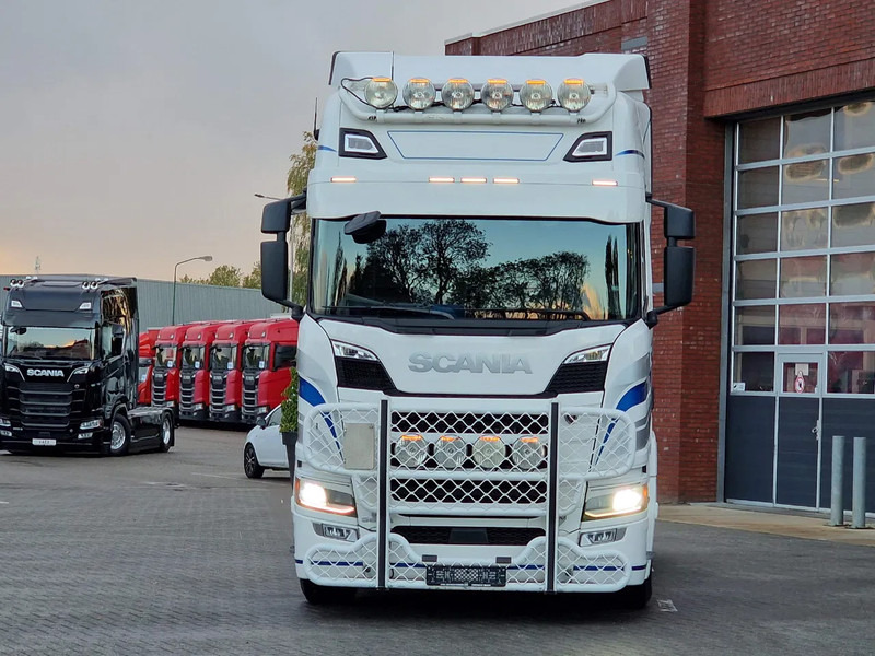 Scania R560 Highline 6x2 - BUFFL - Retarder - Full air - 3.15 WB - Leather - Vetopöytäauto: kuva Scania R560 Highline 6x2 - BUFFL - Retarder - Full air - 3.15 WB - Leather - Vetopöytäauto Scania R560 Highline 6x2 - BUFFL - Retarder - Full air - 3.15 WB - Leather - Vetopöytäauto: kuva Scania R560 Highline 6x2 - BUFFL - Retarder - Full air - 3.15 WB - Leather - Vetopöytäauto