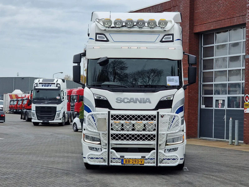 Scania R560 Highline 6x2 - BUFFL - Retarder - Full air - 3.15 WB - Leather - Vetopöytäauto: kuva Scania R560 Highline 6x2 - BUFFL - Retarder - Full air - 3.15 WB - Leather - Vetopöytäauto Scania R560 Highline 6x2 - BUFFL - Retarder - Full air - 3.15 WB - Leather - Vetopöytäauto: kuva Scania R560 Highline 6x2 - BUFFL - Retarder - Full air - 3.15 WB - Leather - Vetopöytäauto