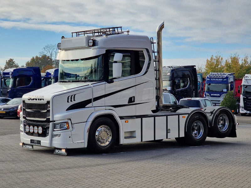 Scania T580 V8 Tuft Torpedo V8 - Custom exterior - Retarder - Full air - Show truck - Stack exhaust - Vetopöytäauto: kuva Scania T580 V8 Tuft Torpedo V8 - Custom exterior - Retarder - Full air - Show truck - Stack exhaust - Vetopöytäauto Scania T580 V8 Tuft Torpedo V8 - Custom exterior - Retarder - Full air - Show truck - Stack exhaust - Vetopöytäauto: kuva Scania T580 V8 Tuft Torpedo V8 - Custom exterior - Retarder - Full air - Show truck - Stack exhaust - Vetopöytäauto