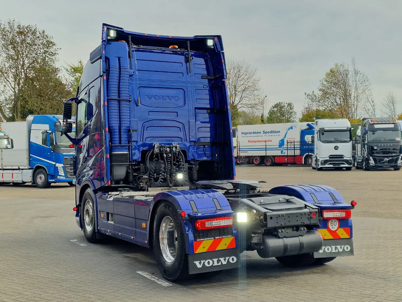 Volvo FH 13.500 Globetrotter 4x2 - Full air - Bull bar - Leather - Fridge - Lightbar - Vetopöytäauto: kuva Volvo FH 13.500 Globetrotter 4x2 - Full air - Bull bar - Leather - Fridge - Lightbar - Vetopöytäauto Volvo FH 13.500 Globetrotter 4x2 - Full air - Bull bar - Leather - Fridge - Lightbar - Vetopöytäauto: kuva Volvo FH 13.500 Globetrotter 4x2 - Full air - Bull bar - Leather - Fridge - Lightbar - Vetopöytäauto