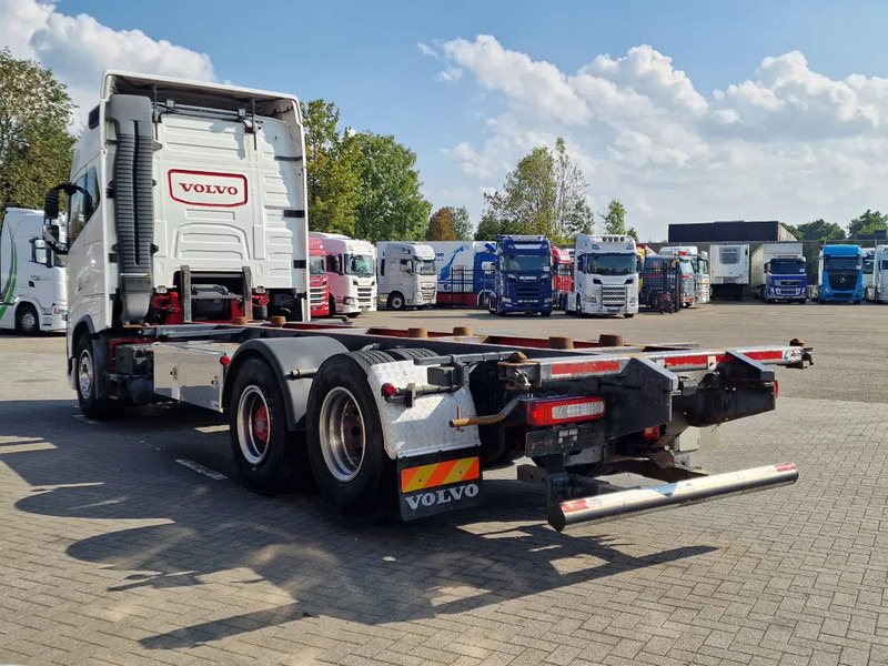 Volvo FH 16.750 Globetrotter 6x2 BDF - Retarder - HUB reduction - Euro 5 - 4.90 WB - Konttialus/ Vaihtokuormatilat kuorma-auto: kuva Volvo FH 16.750 Globetrotter 6x2 BDF - Retarder - HUB reduction - Euro 5 - 4.90 WB - Konttialus/ Vaihtokuormatilat kuorma-auto Volvo FH 16.750 Globetrotter 6x2 BDF - Retarder - HUB reduction - Euro 5 - 4.90 WB - Konttialus/ Vaihtokuormatilat kuorma-auto: kuva Volvo FH 16.750 Globetrotter 6x2 BDF - Retarder - HUB reduction - Euro 5 - 4.90 WB - Konttialus/ Vaihtokuormatilat kuorma-auto