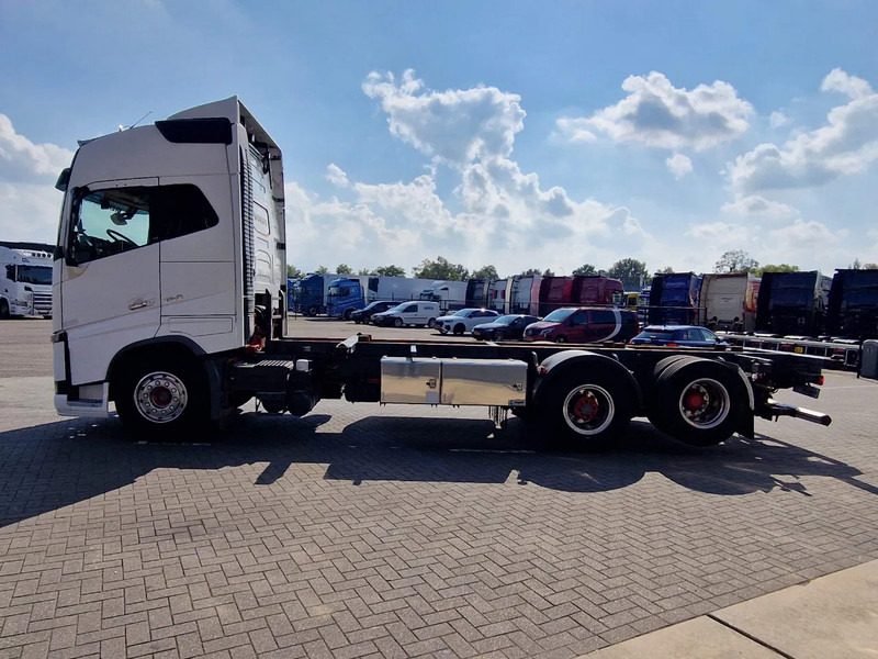 Volvo FH 16.750 Globetrotter 6x2 BDF - Retarder - HUB reduction - Euro 5 - 4.90 WB - Konttialus/ Vaihtokuormatilat kuorma-auto: kuva Volvo FH 16.750 Globetrotter 6x2 BDF - Retarder - HUB reduction - Euro 5 - 4.90 WB - Konttialus/ Vaihtokuormatilat kuorma-auto Volvo FH 16.750 Globetrotter 6x2 BDF - Retarder - HUB reduction - Euro 5 - 4.90 WB - Konttialus/ Vaihtokuormatilat kuorma-auto: kuva Volvo FH 16.750 Globetrotter 6x2 BDF - Retarder - HUB reduction - Euro 5 - 4.90 WB - Konttialus/ Vaihtokuormatilat kuorma-auto