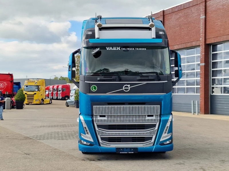 Volvo FH 500 4x2XL Cartransporter "Blyss" Low Kilometer!, in new condition! - Kuljetin kuorma-auto: kuva Volvo FH 500 4x2XL Cartransporter "Blyss" Low Kilometer!, in new condition! - Kuljetin kuorma-auto Volvo FH 500 4x2XL Cartransporter "Blyss" Low Kilometer!, in new condition! - Kuljetin kuorma-auto: kuva Volvo FH 500 4x2XL Cartransporter "Blyss" Low Kilometer!, in new condition! - Kuljetin kuorma-auto
