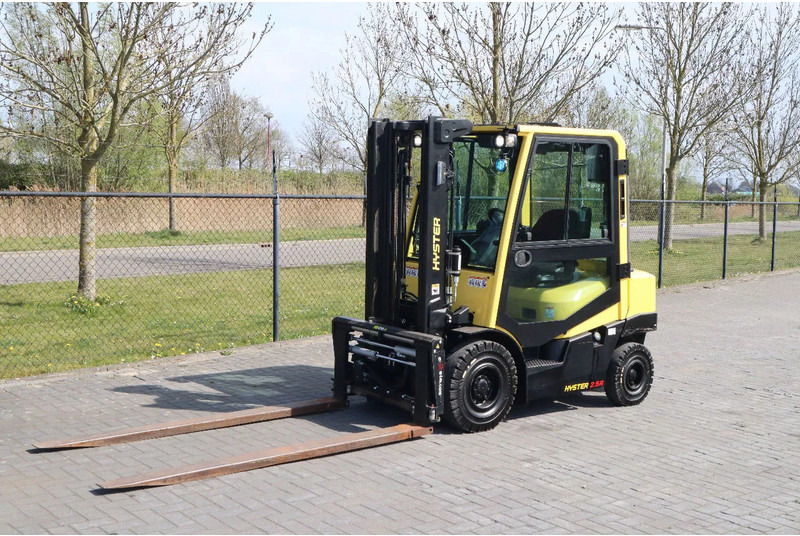 Hyster H2.5 A | BOOM SUSPENSION | SIDESHIFT | FORK EXTENTIONS | FORK POSITIONERS - Dieseltrukki: kuva Hyster H2.5 A | BOOM SUSPENSION | SIDESHIFT | FORK EXTENTIONS | FORK POSITIONERS - Dieseltrukki Hyster H2.5 A | BOOM SUSPENSION | SIDESHIFT | FORK EXTENTIONS | FORK POSITIONERS - Dieseltrukki: kuva Hyster H2.5 A | BOOM SUSPENSION | SIDESHIFT | FORK EXTENTIONS | FORK POSITIONERS - Dieseltrukki