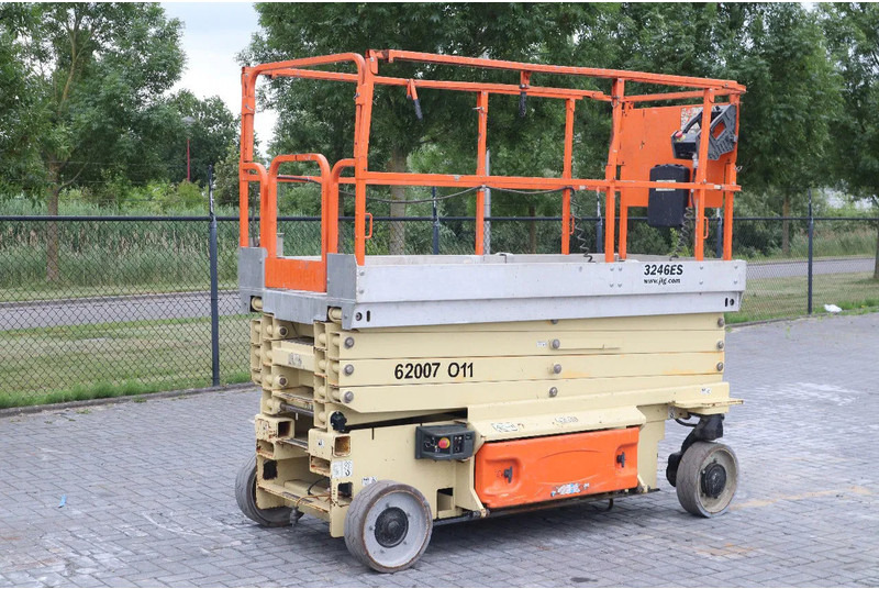 JLG 3246 ES | 12 METER | 320 KG - Saksilava: kuva JLG 3246 ES | 12 METER | 320 KG - Saksilava JLG 3246 ES | 12 METER | 320 KG - Saksilava: kuva JLG 3246 ES | 12 METER | 320 KG - Saksilava