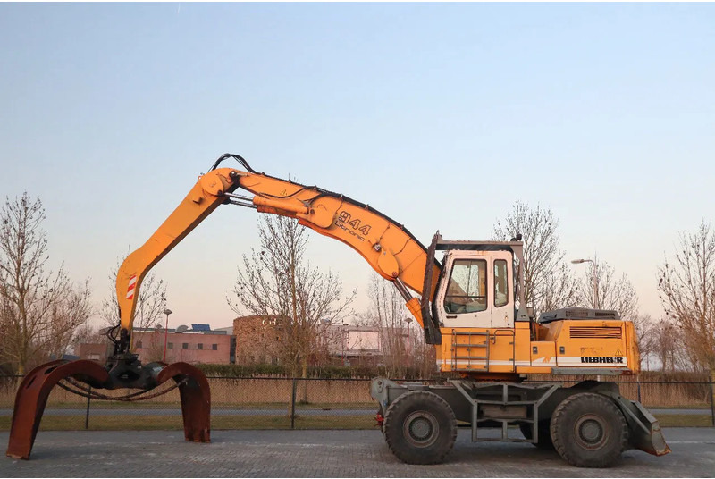 Liebherr A944 B HD | LOG GRAPPLE | HOLZGREIFER | TIMBER - Materiaalinkäsittelykone: kuva Liebherr A944 B HD | LOG GRAPPLE | HOLZGREIFER | TIMBER - Materiaalinkäsittelykone Liebherr A944 B HD | LOG GRAPPLE | HOLZGREIFER | TIMBER - Materiaalinkäsittelykone: kuva Liebherr A944 B HD | LOG GRAPPLE | HOLZGREIFER | TIMBER - Materiaalinkäsittelykone