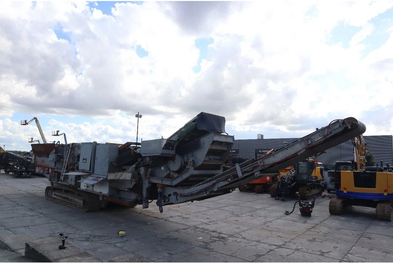 SBM REMAX 1218 E/D | REMOTE | CRUSHER | INCL. PARTS CONTAINER - Mobiilimurskain: kuva SBM REMAX 1218 E/D | REMOTE | CRUSHER | INCL. PARTS CONTAINER - Mobiilimurskain SBM REMAX 1218 E/D | REMOTE | CRUSHER | INCL. PARTS CONTAINER - Mobiilimurskain: kuva SBM REMAX 1218 E/D | REMOTE | CRUSHER | INCL. PARTS CONTAINER - Mobiilimurskain