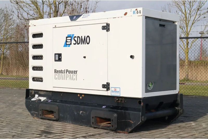 SDMO R44C3 | 44 KVA | GOOD WORKING - Sähkögeneraattori: kuva SDMO R44C3 | 44 KVA | GOOD WORKING - Sähkögeneraattori SDMO R44C3 | 44 KVA | GOOD WORKING - Sähkögeneraattori: kuva SDMO R44C3 | 44 KVA | GOOD WORKING - Sähkögeneraattori
