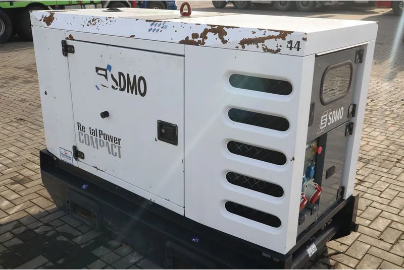 SDMO R44C3 | 44 KVA | GOOD WORKING - Sähkögeneraattori: kuva SDMO R44C3 | 44 KVA | GOOD WORKING - Sähkögeneraattori SDMO R44C3 | 44 KVA | GOOD WORKING - Sähkögeneraattori: kuva SDMO R44C3 | 44 KVA | GOOD WORKING - Sähkögeneraattori