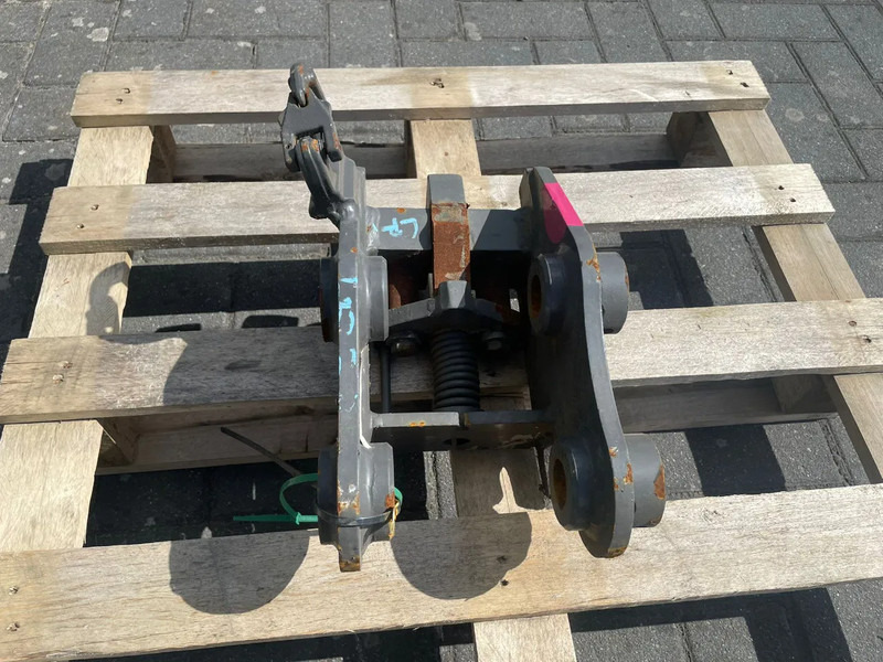 SMP S30 | HALF-AUTO QUICK COUPLER | SNELWISSEL | VOLVO EC18 - Hydrauliset leikkurit - Rakennuskoneet: kuva SMP S30 | HALF-AUTO QUICK COUPLER | SNELWISSEL | VOLVO EC18 - Hydrauliset leikkurit - Rakennuskoneet SMP S30 | HALF-AUTO QUICK COUPLER | SNELWISSEL | VOLVO EC18 - Hydrauliset leikkurit - Rakennuskoneet: kuva SMP S30 | HALF-AUTO QUICK COUPLER | SNELWISSEL | VOLVO EC18 - Hydrauliset leikkurit - Rakennuskoneet