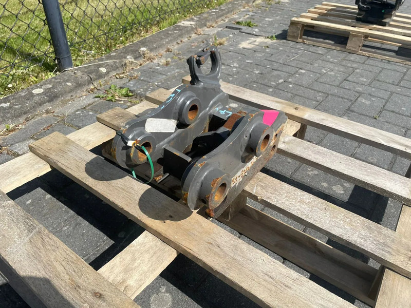 SMP S30 | HALF-AUTO QUICK COUPLER | SNELWISSEL | VOLVO EC18 - Hydrauliset leikkurit - Rakennuskoneet: kuva SMP S30 | HALF-AUTO QUICK COUPLER | SNELWISSEL | VOLVO EC18 - Hydrauliset leikkurit - Rakennuskoneet SMP S30 | HALF-AUTO QUICK COUPLER | SNELWISSEL | VOLVO EC18 - Hydrauliset leikkurit - Rakennuskoneet: kuva SMP S30 | HALF-AUTO QUICK COUPLER | SNELWISSEL | VOLVO EC18 - Hydrauliset leikkurit - Rakennuskoneet