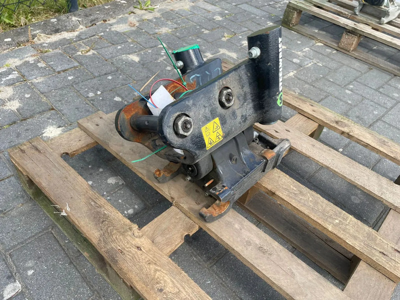 STEELWRIST TCX S30 - 180 MEC | TILT COUPLER | TILTING COUPLER | NEW / UNUSED - Rototilt - Rakennuskoneet: kuva STEELWRIST TCX S30 - 180 MEC | TILT COUPLER | TILTING COUPLER | NEW / UNUSED - Rototilt - Rakennuskoneet STEELWRIST TCX S30 - 180 MEC | TILT COUPLER | TILTING COUPLER | NEW / UNUSED - Rototilt - Rakennuskoneet: kuva STEELWRIST TCX S30 - 180 MEC | TILT COUPLER | TILTING COUPLER | NEW / UNUSED - Rototilt - Rakennuskoneet