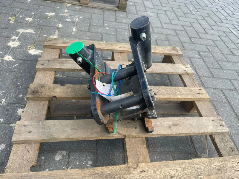 STEELWRIST TCX S30 - 180 MEC | TILT COUPLER | TILTING COUPLER | NEW / UNUSED - Rototilt - Rakennuskoneet: kuva STEELWRIST TCX S30 - 180 MEC | TILT COUPLER | TILTING COUPLER | NEW / UNUSED - Rototilt - Rakennuskoneet STEELWRIST TCX S30 - 180 MEC | TILT COUPLER | TILTING COUPLER | NEW / UNUSED - Rototilt - Rakennuskoneet: kuva STEELWRIST TCX S30 - 180 MEC | TILT COUPLER | TILTING COUPLER | NEW / UNUSED - Rototilt - Rakennuskoneet