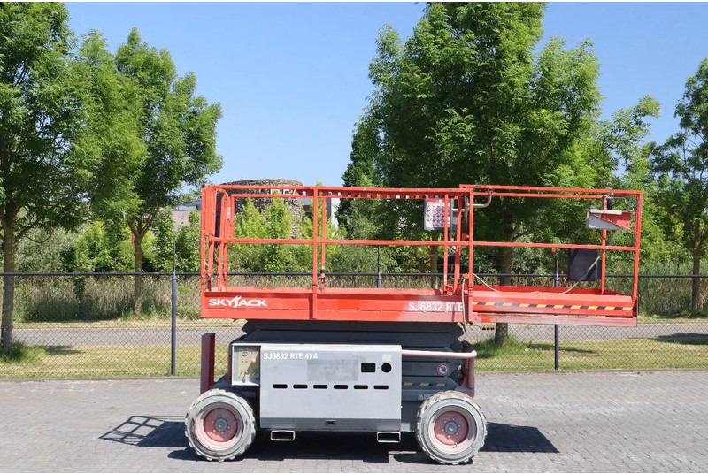 Skyjack SJ 6832 RTE | 12 METER | 454 KG - Saksilava: kuva Skyjack SJ 6832 RTE | 12 METER | 454 KG - Saksilava Skyjack SJ 6832 RTE | 12 METER | 454 KG - Saksilava: kuva Skyjack SJ 6832 RTE | 12 METER | 454 KG - Saksilava