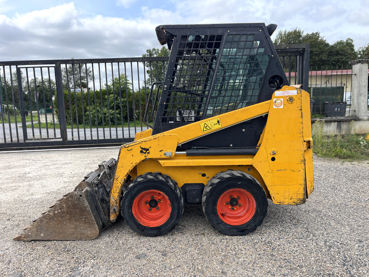 BOBCAT S70 - Liukuohjattu kuormaaja: kuva BOBCAT S70 - Liukuohjattu kuormaaja BOBCAT S70 - Liukuohjattu kuormaaja: kuva BOBCAT S70 - Liukuohjattu kuormaaja