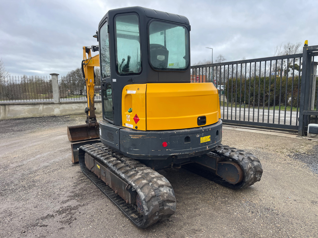 Bobcat E50 - Minikuormaaja: kuva Bobcat E50 - Minikuormaaja Bobcat E50 - Minikuormaaja: kuva Bobcat E50 - Minikuormaaja