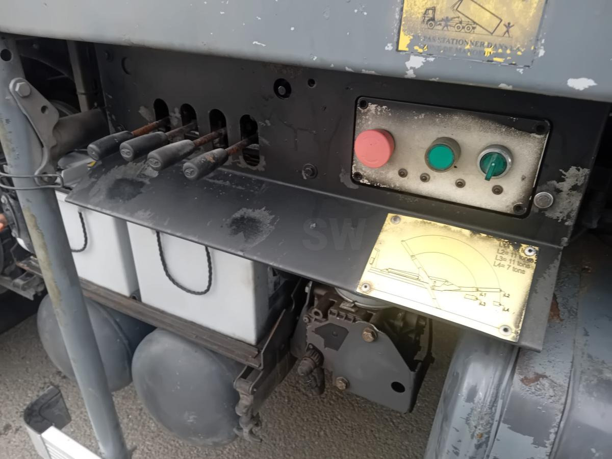 Renault Kerax 430 DXI - Nostovarsi-vaihtolavakuorma kuorma-auto: kuva Renault Kerax 430 DXI - Nostovarsi-vaihtolavakuorma kuorma-auto Renault Kerax 430 DXI - Nostovarsi-vaihtolavakuorma kuorma-auto: kuva Renault Kerax 430 DXI - Nostovarsi-vaihtolavakuorma kuorma-auto