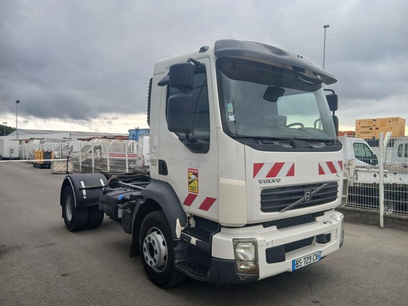 Volvo FL 260 - Kuorma-auto alusta: kuva Volvo FL 260 - Kuorma-auto alusta Volvo FL 260 - Kuorma-auto alusta: kuva Volvo FL 260 - Kuorma-auto alusta