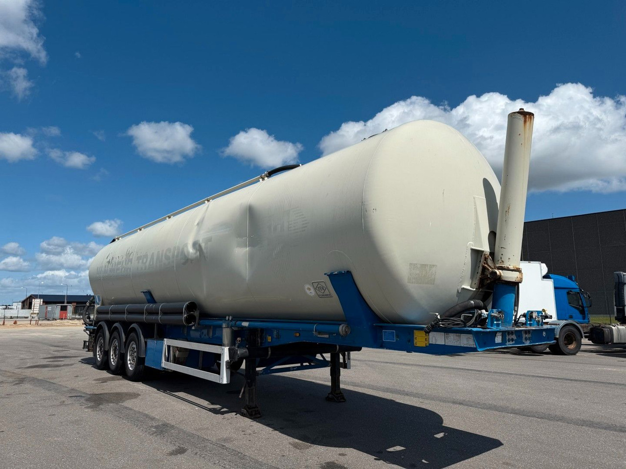 Feldbinder 3 axle 63 m3 Silo trailer Feldbinder 3 axle 63 m3 Silo trailer - Bulk-säiliöperävaunu: kuva Feldbinder 3 axle 63 m3 Silo trailer Feldbinder 3 axle 63 m3 Silo trailer - Bulk-säiliöperävaunu Feldbinder 3 axle 63 m3 Silo trailer Feldbinder 3 axle 63 m3 Silo trailer - Bulk-säiliöperävaunu: kuva Feldbinder 3 axle 63 m3 Silo trailer Feldbinder 3 axle 63 m3 Silo trailer - Bulk-säiliöperävaunu