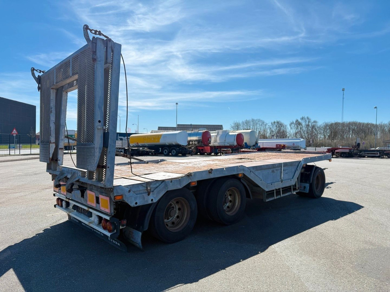 Fliegl FLT328 3 achser Maschinenanhänger mit Radkasten - Apuvaunu perävaunu: kuva  Fliegl FLT328 3 achser Maschinenanhänger mit Radkasten - Apuvaunu perävaunu Fliegl FLT328 3 achser Maschinenanhänger mit Radkasten - Apuvaunu perävaunu: kuva  Fliegl FLT328 3 achser Maschinenanhänger mit Radkasten - Apuvaunu perävaunu