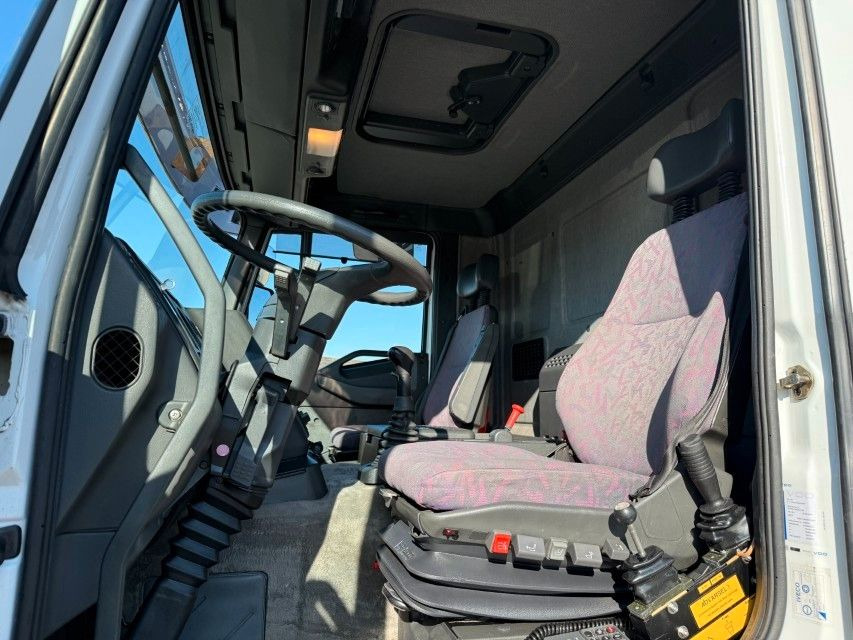 Iveco EuroTech Cursor 190E31 4x2 Tipper / HMF 1060 B3 - Nosturiauto: kuva Iveco EuroTech Cursor 190E31 4x2 Tipper / HMF 1060 B3 - Nosturiauto Iveco EuroTech Cursor 190E31 4x2 Tipper / HMF 1060 B3 - Nosturiauto: kuva Iveco EuroTech Cursor 190E31 4x2 Tipper / HMF 1060 B3 - Nosturiauto