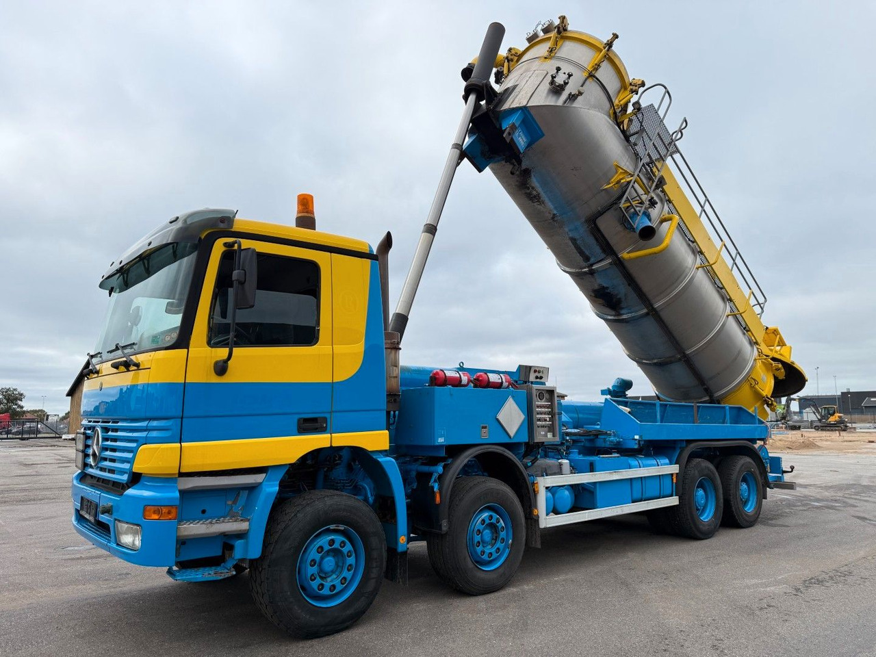 Mercedes-Benz Actros 4140 8x4 KOKS MEGAVAC 8000 ADR Dry Vac - Puhtaanpitoauto: kuva Mercedes-Benz Actros 4140 8x4 KOKS MEGAVAC 8000 ADR Dry Vac - Puhtaanpitoauto Mercedes-Benz Actros 4140 8x4 KOKS MEGAVAC 8000 ADR Dry Vac - Puhtaanpitoauto: kuva Mercedes-Benz Actros 4140 8x4 KOKS MEGAVAC 8000 ADR Dry Vac - Puhtaanpitoauto