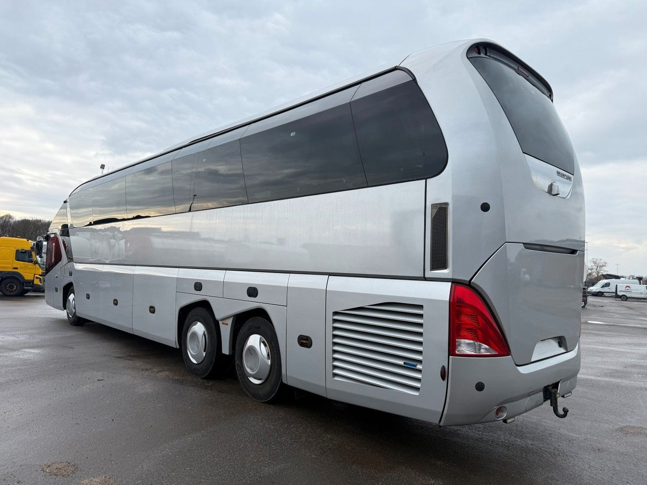 Neoplan Starliner N 5218 Euro 6 - Turistibussi: kuva Neoplan Starliner N 5218 Euro 6 - Turistibussi Neoplan Starliner N 5218 Euro 6 - Turistibussi: kuva Neoplan Starliner N 5218 Euro 6 - Turistibussi