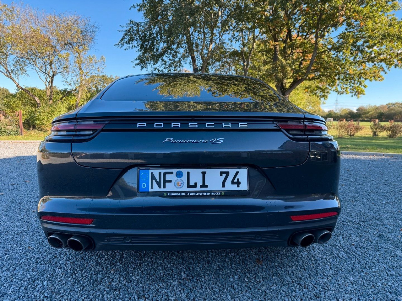 Porsche Panamera 4 S Diesel, LED, Panorama, Luftfahrwerk - Sedan: kuva Porsche Panamera 4 S Diesel, LED, Panorama, Luftfahrwerk - Sedan Porsche Panamera 4 S Diesel, LED, Panorama, Luftfahrwerk - Sedan: kuva Porsche Panamera 4 S Diesel, LED, Panorama, Luftfahrwerk - Sedan