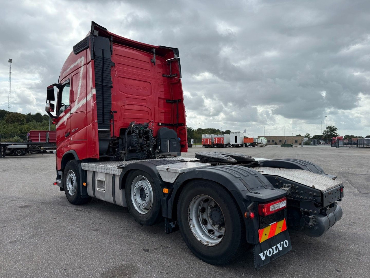 Volvo FH 460 6x2 Globetrotter Euro 6 - Vetopöytäauto: kuva  Volvo FH 460 6x2 Globetrotter Euro 6 - Vetopöytäauto Volvo FH 460 6x2 Globetrotter Euro 6 - Vetopöytäauto: kuva  Volvo FH 460 6x2 Globetrotter Euro 6 - Vetopöytäauto