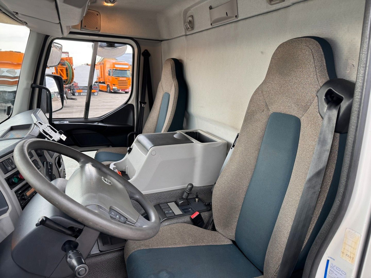 Volvo FE320 6x2*4 Frigoblock FK25SL 9.9 m Frigobox - Refrigeraattori kuorma-auto: kuva Volvo FE320 6x2*4 Frigoblock FK25SL 9.9 m Frigobox - Refrigeraattori kuorma-auto Volvo FE320 6x2*4 Frigoblock FK25SL 9.9 m Frigobox - Refrigeraattori kuorma-auto: kuva Volvo FE320 6x2*4 Frigoblock FK25SL 9.9 m Frigobox - Refrigeraattori kuorma-auto