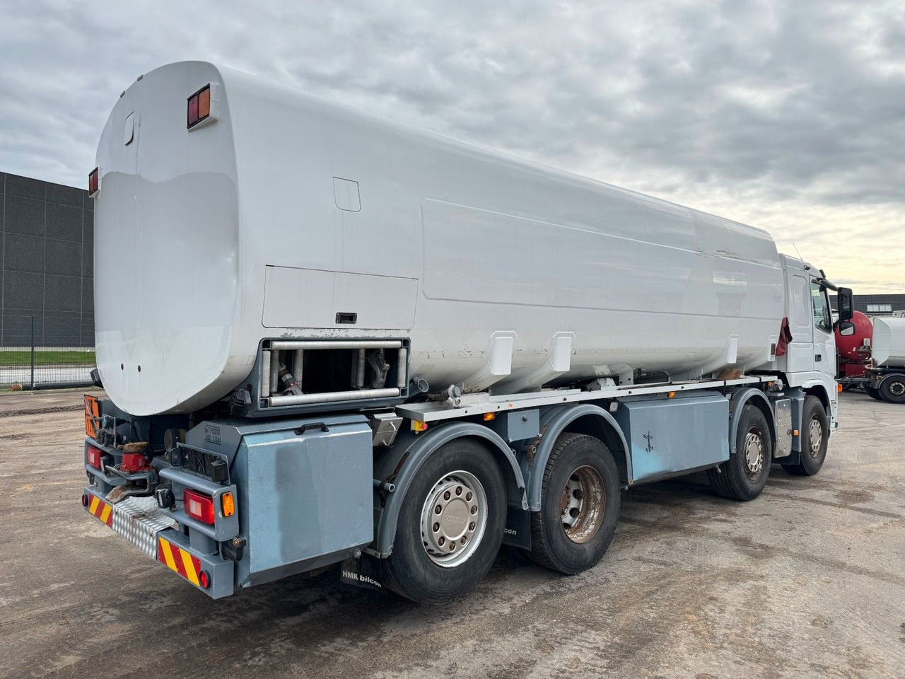Volvo FM 440 8x2*6 24.000 l. ADR Tanktruck - Säiliöauto: kuva Volvo FM 440 8x2*6 24.000 l. ADR Tanktruck - Säiliöauto Volvo FM 440 8x2*6 24.000 l. ADR Tanktruck - Säiliöauto: kuva Volvo FM 440 8x2*6 24.000 l. ADR Tanktruck - Säiliöauto