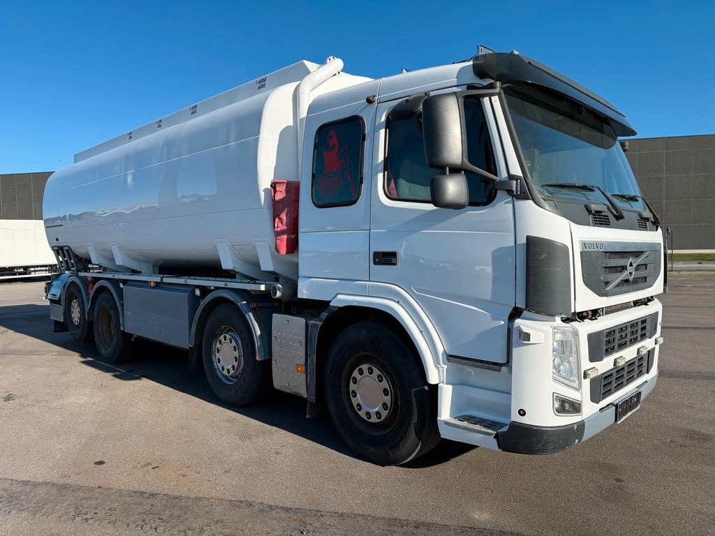 Volvo FM460 8x2*6 24.000 l. ADR Tank - Säiliöauto: kuva Volvo FM460 8x2*6 24.000 l. ADR Tank - Säiliöauto Volvo FM460 8x2*6 24.000 l. ADR Tank - Säiliöauto: kuva Volvo FM460 8x2*6 24.000 l. ADR Tank - Säiliöauto