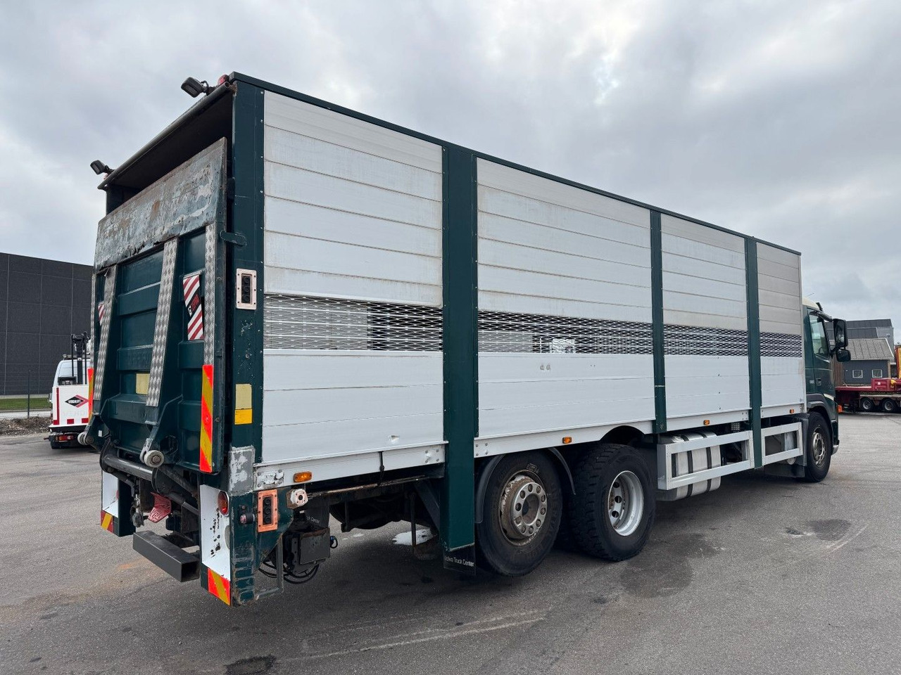 Volvo FM9 380 6x2*4 Tiertransporter / Livestock - Hevosauto: kuva Volvo FM9 380 6x2*4 Tiertransporter / Livestock - Hevosauto Volvo FM9 380 6x2*4 Tiertransporter / Livestock - Hevosauto: kuva Volvo FM9 380 6x2*4 Tiertransporter / Livestock - Hevosauto