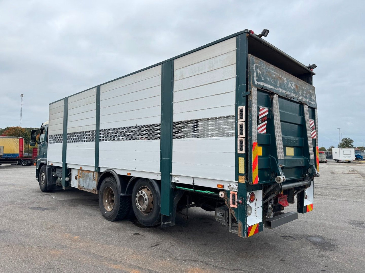 Volvo FM9 380 6x2*4 Tiertransporter / Livestock - Hevosauto: kuva Volvo FM9 380 6x2*4 Tiertransporter / Livestock - Hevosauto Volvo FM9 380 6x2*4 Tiertransporter / Livestock - Hevosauto: kuva Volvo FM9 380 6x2*4 Tiertransporter / Livestock - Hevosauto