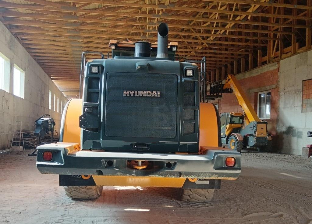 Hyundai HL975 - Pyöräkuormaaja: kuva Hyundai HL975 - Pyöräkuormaaja Hyundai HL975 - Pyöräkuormaaja: kuva Hyundai HL975 - Pyöräkuormaaja