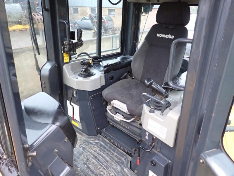 Komatsu D51PX-24 - Puskutraktori: kuva Komatsu D51PX-24 - Puskutraktori Komatsu D51PX-24 - Puskutraktori: kuva Komatsu D51PX-24 - Puskutraktori