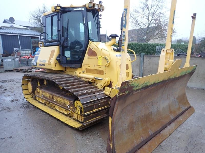 Komatsu D51PX-24 - Puskutraktori: kuva Komatsu D51PX-24 - Puskutraktori Komatsu D51PX-24 - Puskutraktori: kuva Komatsu D51PX-24 - Puskutraktori