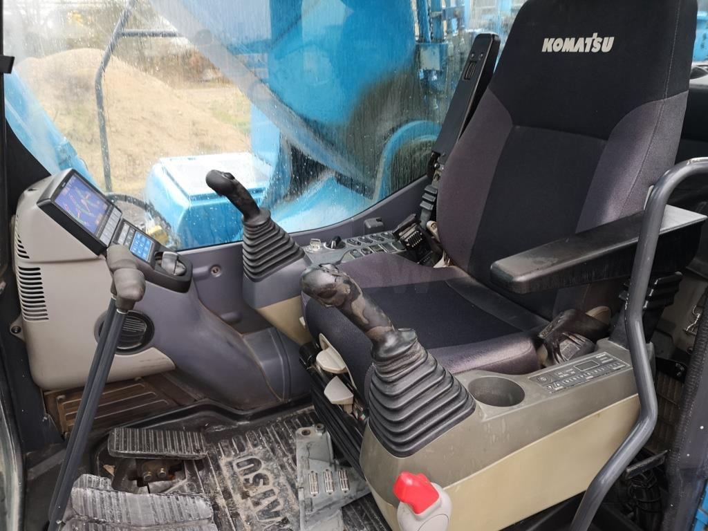 Komatsu PC490LC-10 - Telakaivukone: kuva Komatsu PC490LC-10 - Telakaivukone Komatsu PC490LC-10 - Telakaivukone: kuva Komatsu PC490LC-10 - Telakaivukone