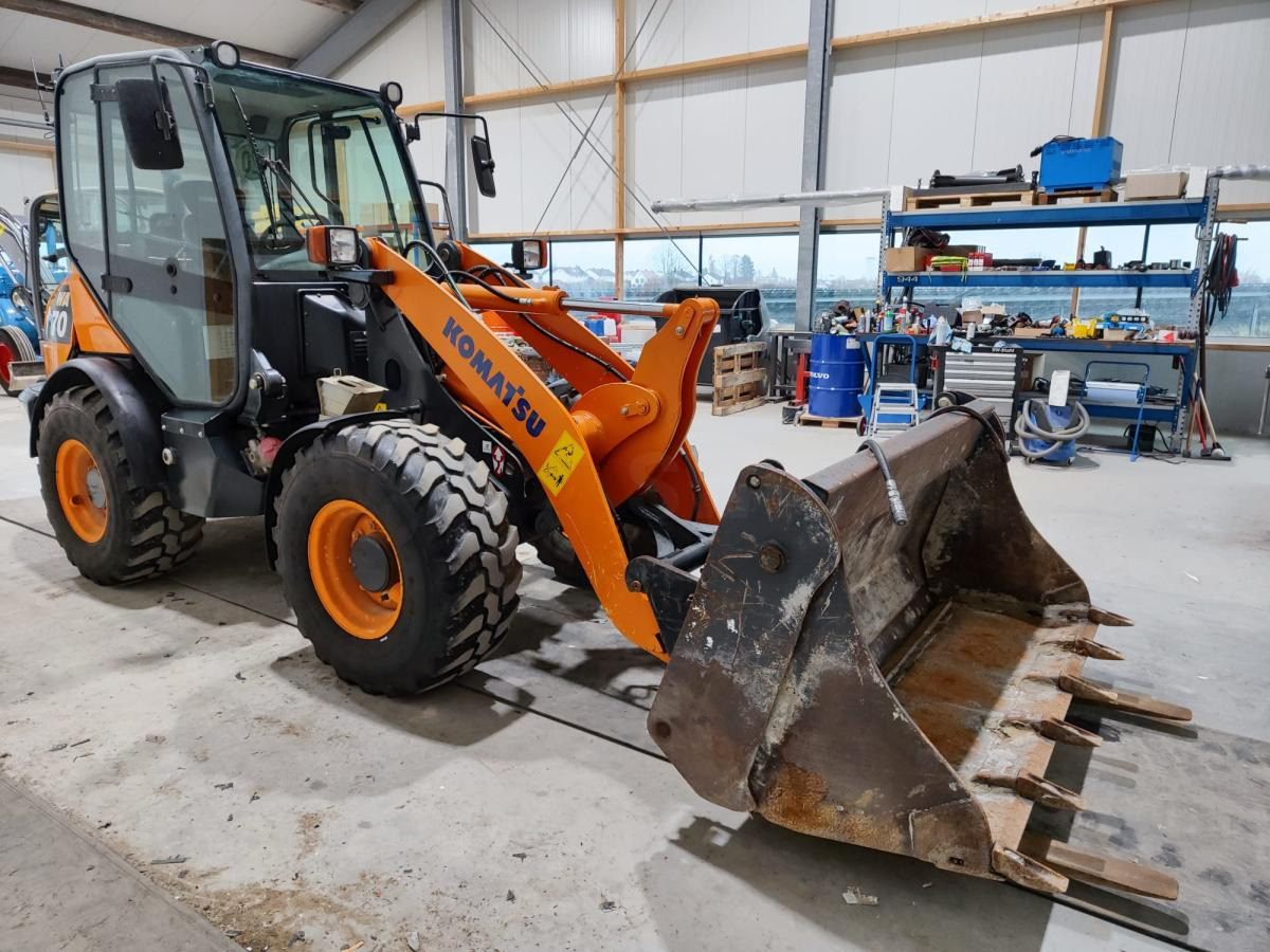 Komatsu WA70-7 - Pyöräkuormaaja: kuva Komatsu WA70-7 - Pyöräkuormaaja Komatsu WA70-7 - Pyöräkuormaaja: kuva Komatsu WA70-7 - Pyöräkuormaaja