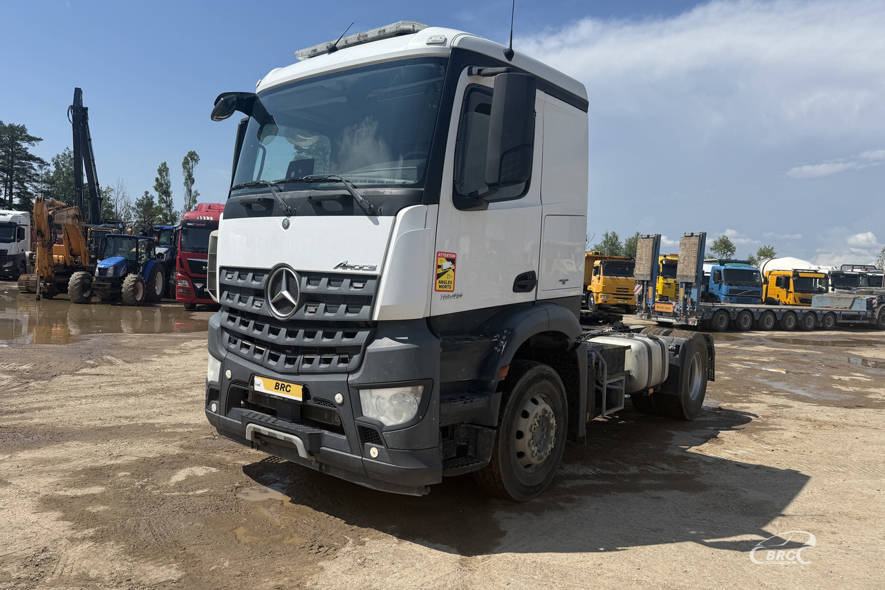Mercedes-Benz Arocs - Vetopöytäauto: kuva Mercedes-Benz Arocs - Vetopöytäauto Mercedes-Benz Arocs - Vetopöytäauto: kuva Mercedes-Benz Arocs - Vetopöytäauto