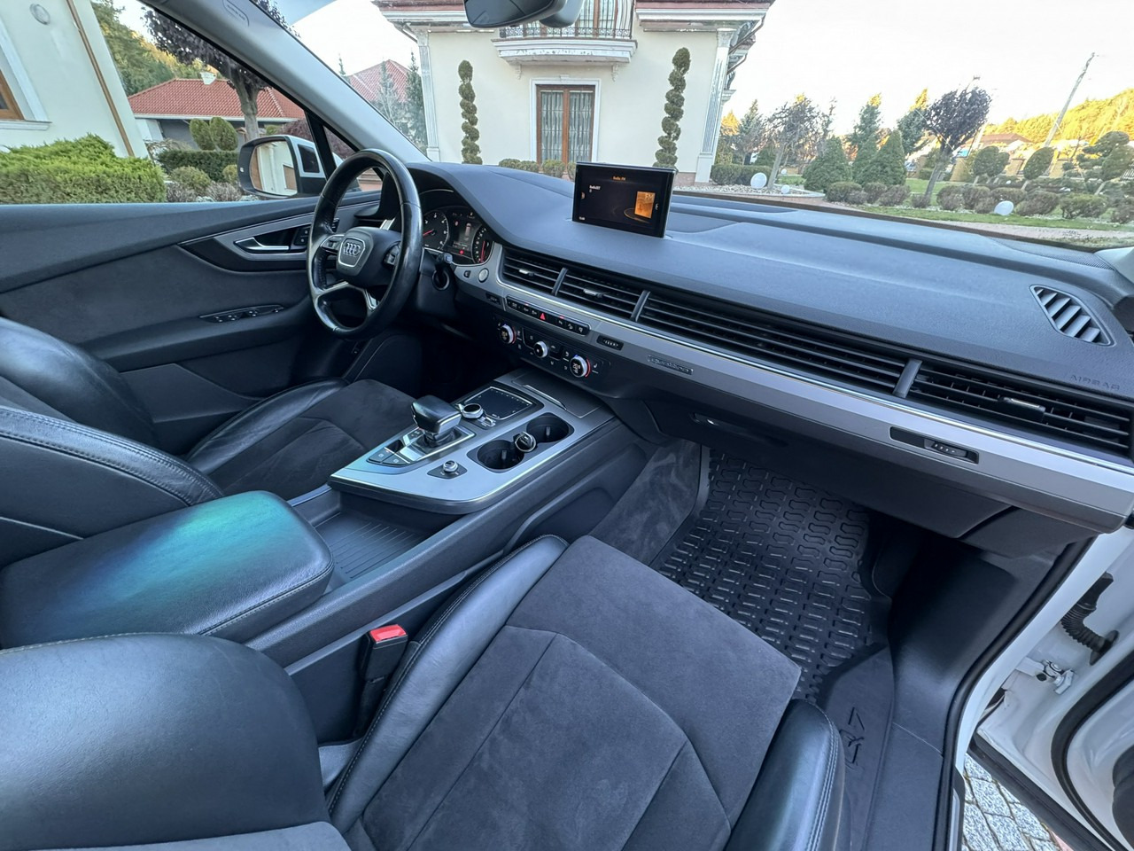 Maasturi/ Katumaasturi Audi Q7: kuva Maasturi/ Katumaasturi Audi Q7