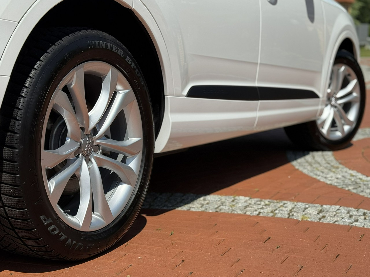 Maasturi/ Katumaasturi Audi Q7: kuva Maasturi/ Katumaasturi Audi Q7